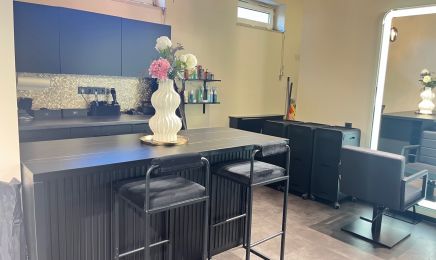 Salon Monic: Friseur in Karlsfeld