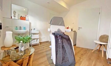 Saras Kosmetikstudio: Kosmetikstudio in Kehl