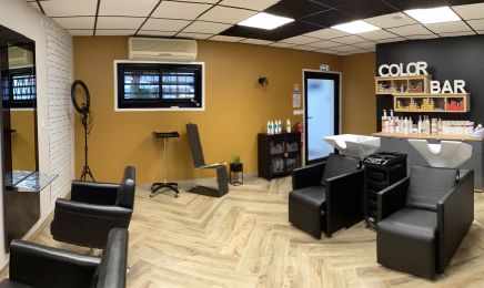 Au salon de Sabrina : Coiffeur à La Couronne