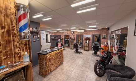 Cm Coiffure - Homme : Barbier à Combronde