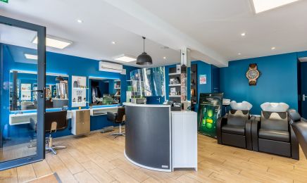 Couleurs du temps : Coiffeur à Saint-Jean-d'Angély