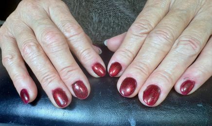 Des cils aux bouts des ongles  : Manucure à TOULOUGES