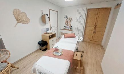 Étape Beauté : Manucure à Charolles