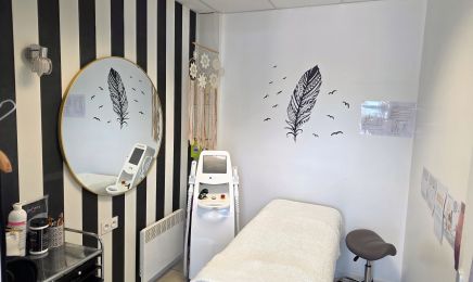Abbie Portrait esthetique  : Manucure à Pugnac