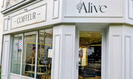 Alive : Coiffeur à La Couronne