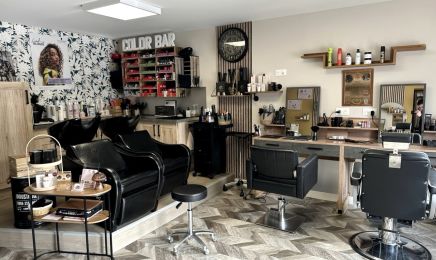 Au salon chez Julia, Coiffeur & Head Spa : Coiffeur à Granville