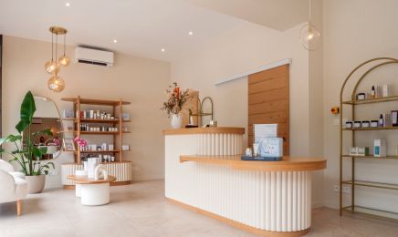 La Maison de Beauté - Charlotte  : Manucure à Tours
