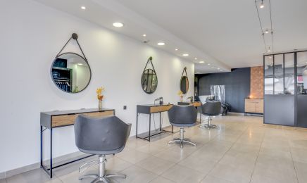 La Cabane du Coiffeur & Juste un Instant (Prothésiste Ongulaire) : Coiffeur à Pont-Péan