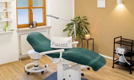 Kosmetikstudio Kleine Auszeit: Kosmetikstudio in Glonn