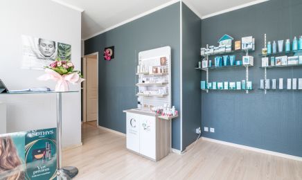 Aux halles de la beauté : Manucure à Marmande