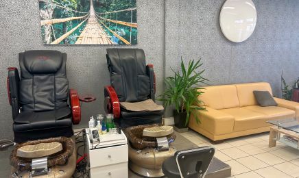 Golden Nails: Kosmetikstudio in Vaterstetten