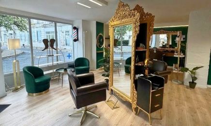 Alive : Coiffeur à La Couronne
