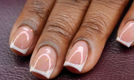 Fearless Glow : Manucure à Cuers