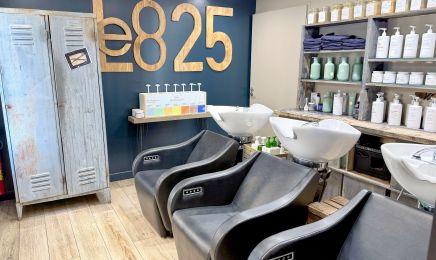 Le 825  : Coiffeur à Anse
