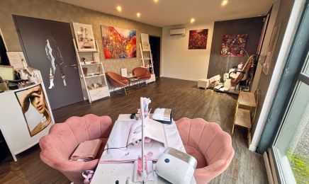 Débo's'Ongles : Institut de beauté à Saint-Romain-de-Jalionas