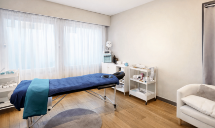 OmyGlow : Manucure à Clichy