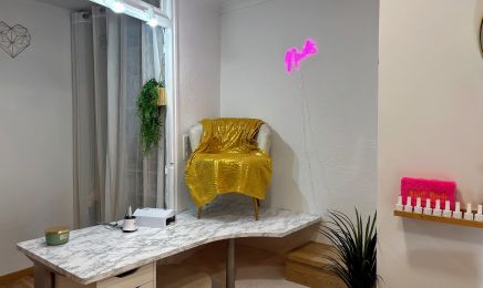 AU QG DES FILLES : Manucure à Saint-Thibéry