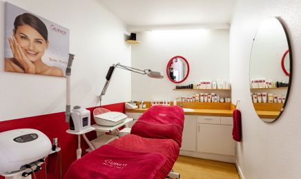 Charlott' Esthétic : Manucure à Firminy