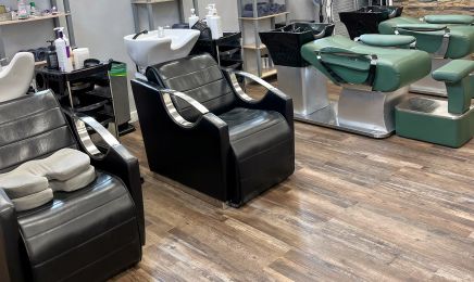 Friseur Daroliya Kosmetik: Kosmetikstudio in Gilching