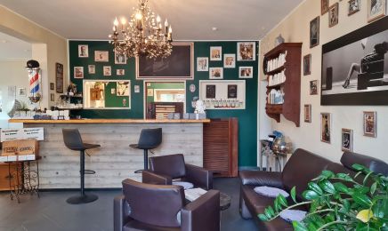 Beauty Salon & Babershop by Jacqi: Kosmetikstudio in Weiskirchen