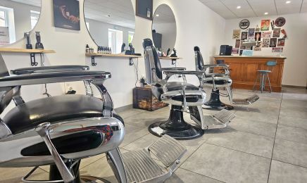De Mèche Avec Vous : Institut de beauté à Héming