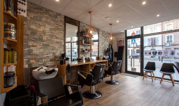 Barber & Beauty Bar