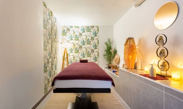 Maison de la beaute by Charnie