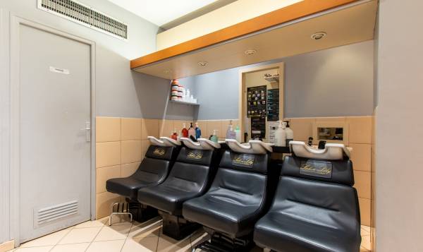 Salon Lily