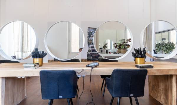 JULIE MERIAN COLORISTE