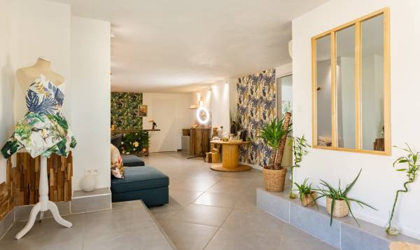 Maison de la beaute by Charnie