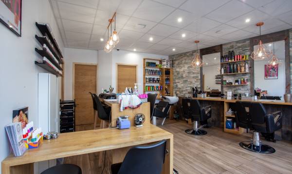 Barber & Beauty Bar