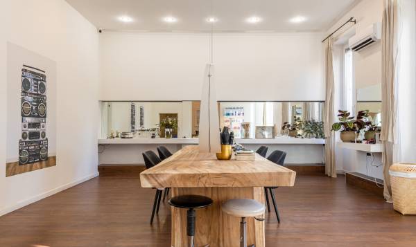 JULIE MERIAN COLORISTE