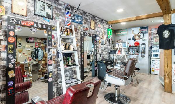 "La Chambre À Hair" - Coiffeur Homme/Barbier