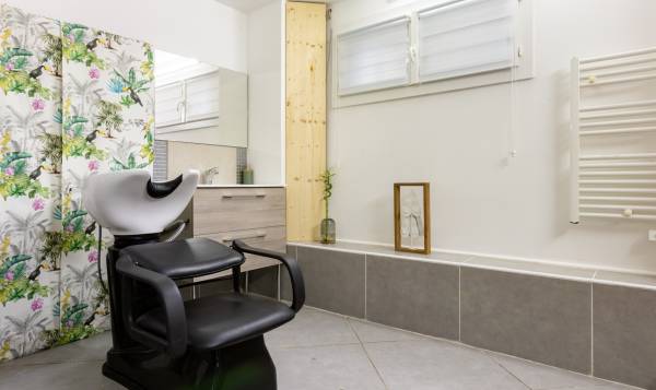 Maison de la beaute by Charnie