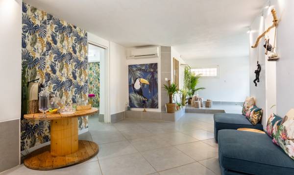 Maison de la beaute by Charnie