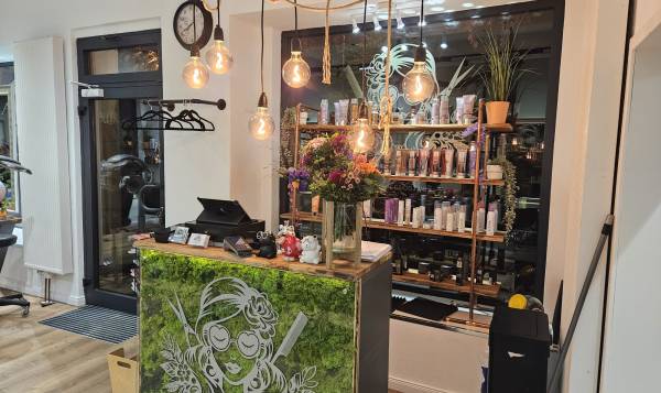 Happy Lou Hair by Louisa Hensel