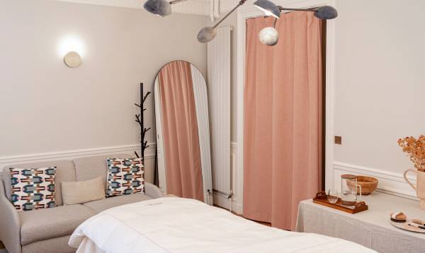 Facialiste - Drainage Renata França  Massage - Margaux Latimier 