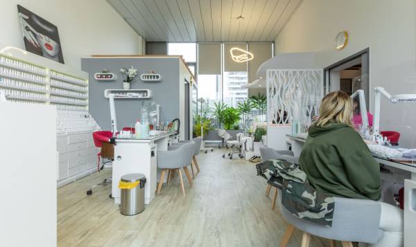 Julia Nails Bordeaux