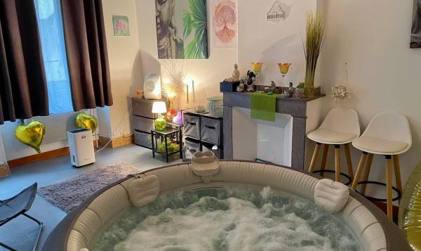 Laetitia "de la tête aux pieds" - Revel 