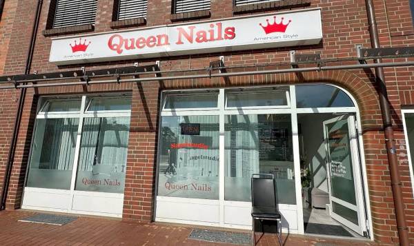 Queen Nails