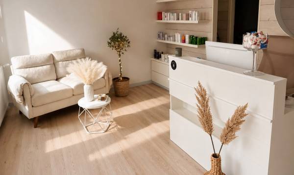 THE BEAUTY HOUSE 