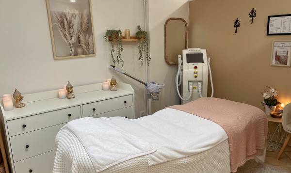 L’Instant Féminin by Maëva 