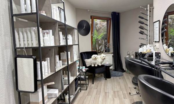 Laura Capelli Hairstyle