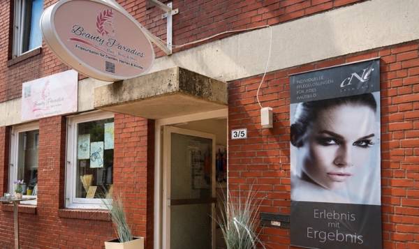 Beauty Paradies–Friseur, Plasma Pen, Kosmetik, Keratin, Haarverlängerung, Wimpern, Barber