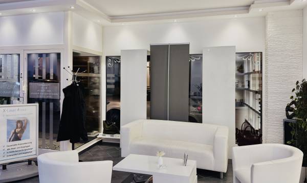 Xristina's Nail & Beauty Lounge