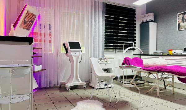 Cowena Ästhetik MIT Nageldesign