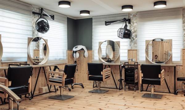 Akkurat Hair Beauty & Café