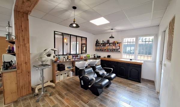Urban Hair Barber / Harley Tattoo