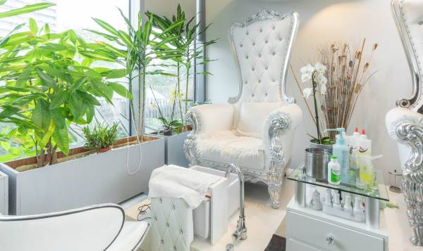 Julia Nails Bordeaux