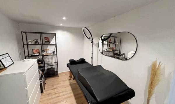 REGARD UNIQUE STUDIO